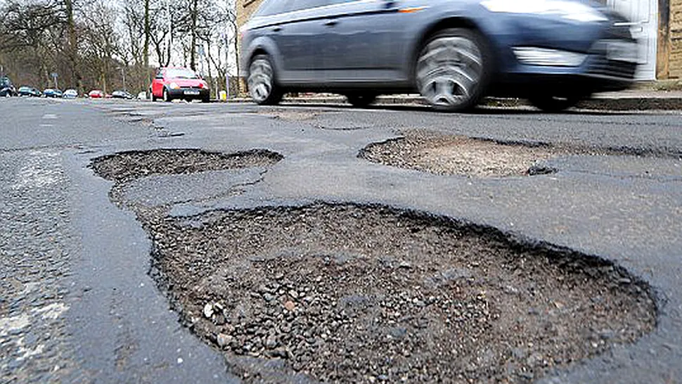 Pentru romani e ceva normal, pentru englezi e o adevarata tragedie: o strada cu gropi!