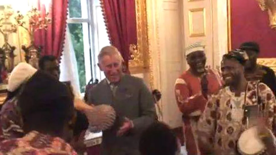 Printul Charles danseaza pe ritmuri africane (Video)