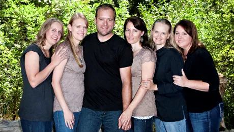 1 soţ, 5 soţii şi 24 de copii – Află-le povestea din noua serie TLC “Am cinci soţii“