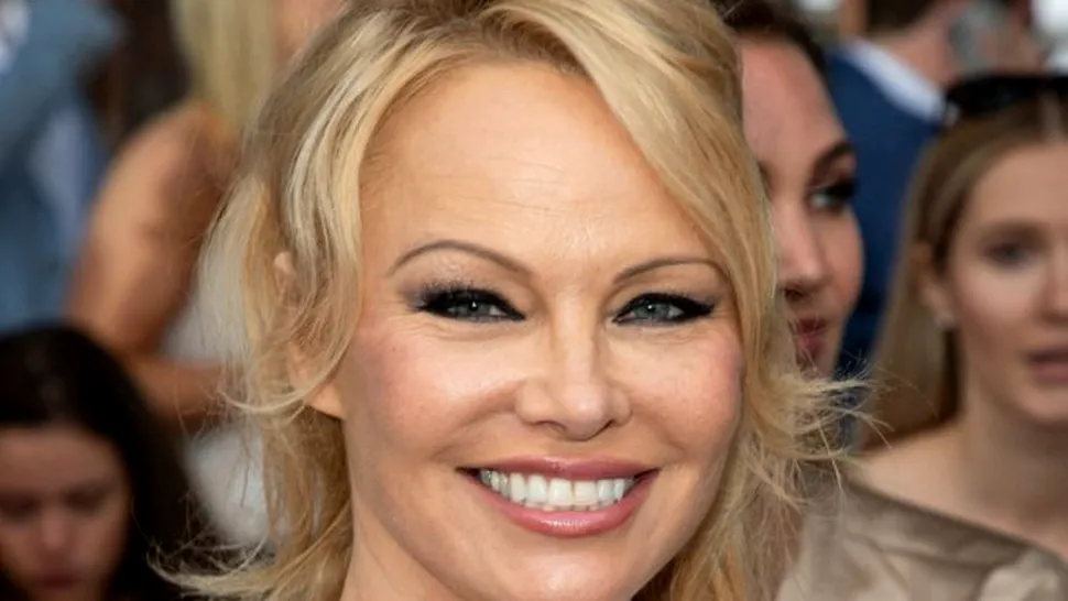 Viață ca în filme: Pamela Anderson s-a căsătorit cu bodyguard-ul ei