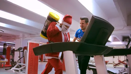 Moş Crăciun a ajuns la sală! Cine îl antrenează?