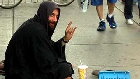 Mesaje si gesturi haioase ale cersetorilor „profesionisti” (Poze)