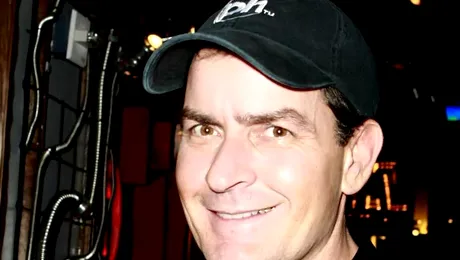 Charlie Sheen divorteaza de a treia sotie, Brooke Mueller