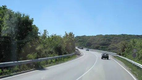 Drumurile din Bulgaria, marcate cu cristale Swarovski