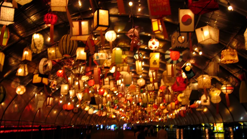 Festivalul Lampioanelor, un megaspectacol de lumina si culoare (Video)