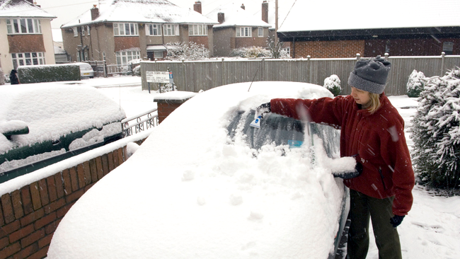 Nu îți încălzi prea mult mașina în anotimpul friguros