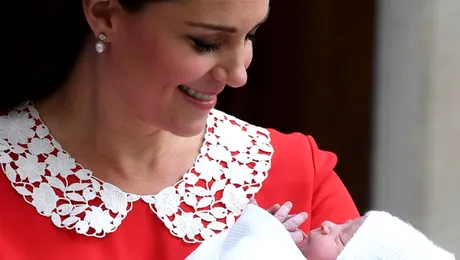 Regina Elizabeth a II-a lipsit de la botezul prinţului Louis, cel de-al treilea copil al prinţului William şi al ducesei de Cambridge
