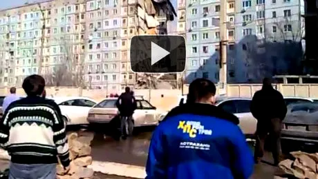 Imagini șocante din Rusia: O scară de bloc s-a prăbușit, în urma unei explozii (Video)