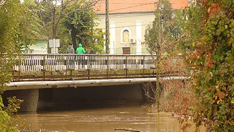 Codul portocaliu de inundații se menține în sud, până vineri seară