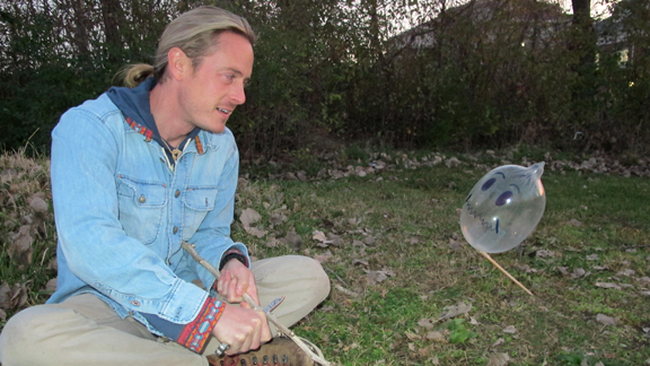 Îți poți alina singurătatea vorbind cu prietenul tău, prezervativul