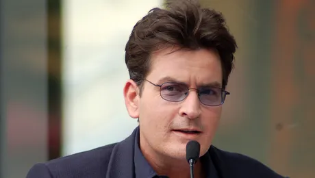 Charlie Sheen a strans un milion de fani pe Twitter, in 24 de ore