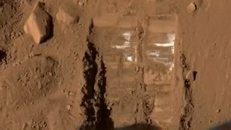 Pe Marte ninge (numai) noaptea!