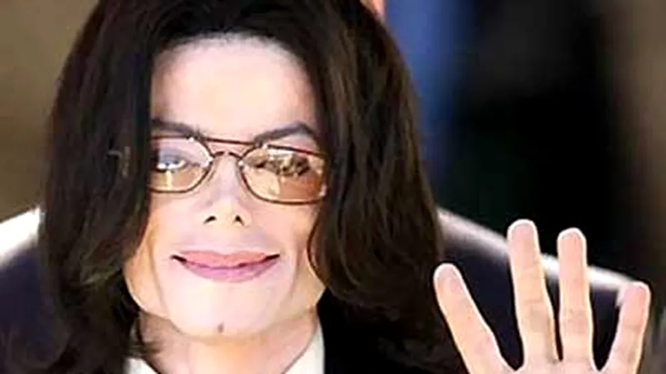 11.000 de fani il conduc pe Michael Jackson pe ultimul drum!