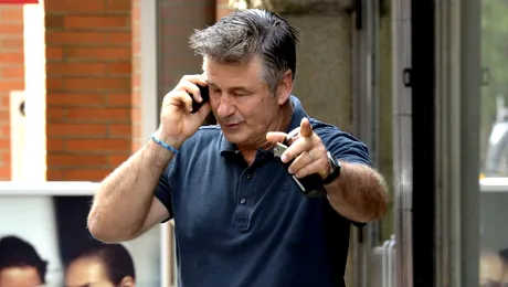 DE NECREZUT! Alec Baldwin a ajuns după gratii din cauza… bicicletei