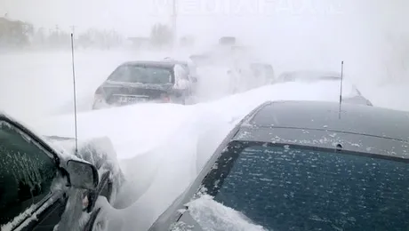 450 de persoane la bordul a șapte autocare, blocate șapte ore în nămeți, în Călărași