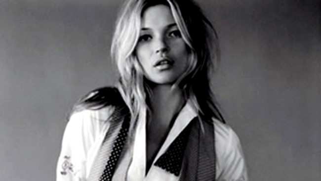 Kate Moss danseaza pe mormantul lui Morrison