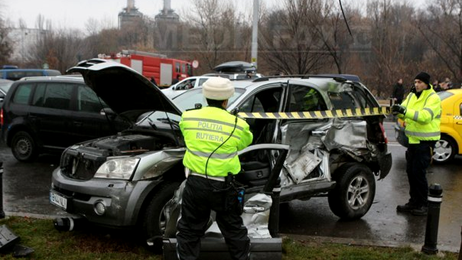 Așa arăta mașina condusă de Mircea Lucescu, imediat după impactul cu tramvaiul