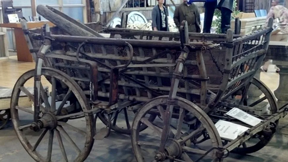 Americanii vând o căruță românescă din secolul 19