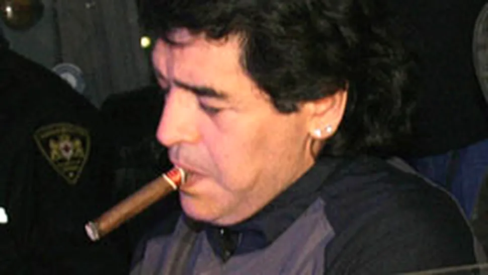 Maradona i-a ajutat cu trabucul pe cei de la Manchester! (Mediafax)