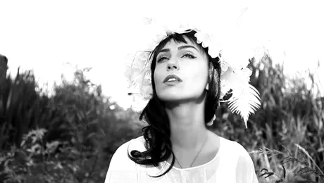 Alexandrina lansează videoclipul piesei “Oraşul Umbre”