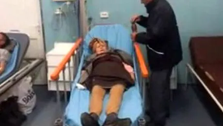 În urma unui coșmar, o femeie nu se mai poate opri din cântat (Video)