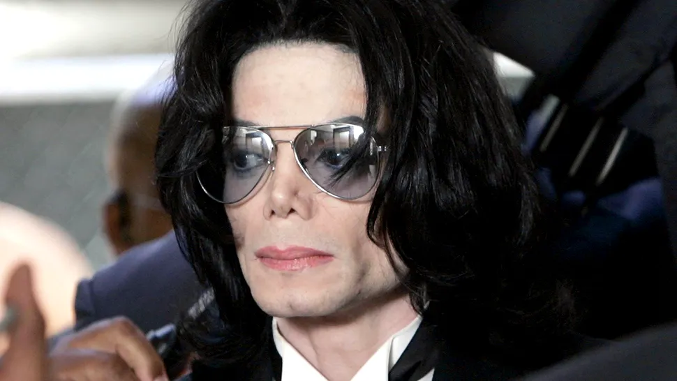 Michael Jackson folosea cosmetice pentru albirea pielii