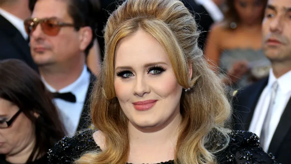 Adele plănuieşte un turneu în 2015