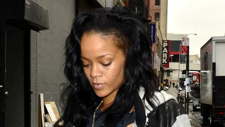 Rihanna nu se ascunde, când e nemachiată (Poze)