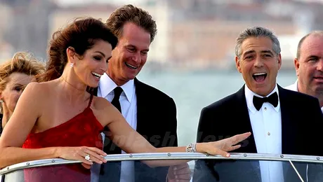 George Clooney și Cindy Crawford, împreună în pat (Video)