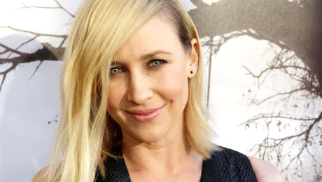 Vera Farmiga printre demoni
