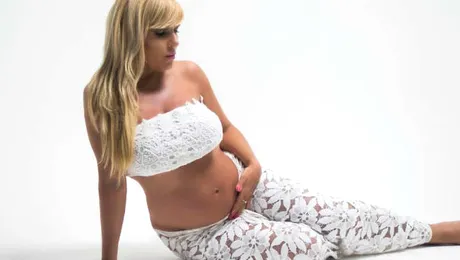 Elena Udrea a născut natural, fără medic: „Nu erau decât asistentele speriate”