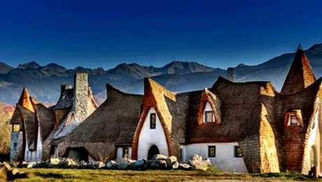 Acest castel de basm se află în România, în Valea Zânelor! Aflaţi povestea din spatele lui