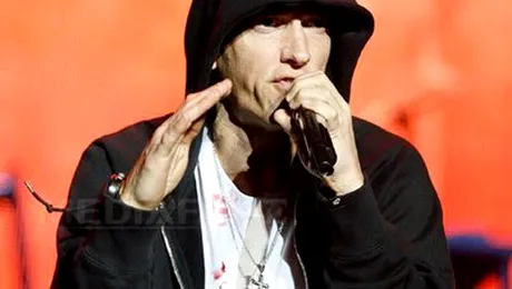 Eminem, cea mai populara vedeta pe Facebook