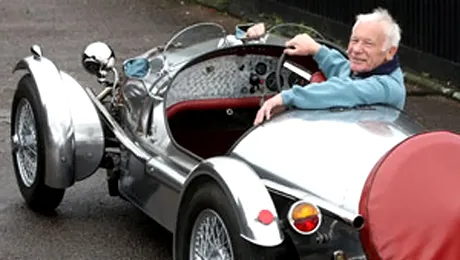 Un bărbat orb a construit o mașină sport