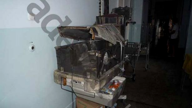 In acest incubator s-a aflat un bebelus care a vut de suferit de pe urma incendiului