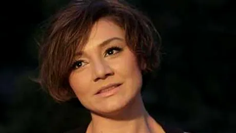 Neylini canta „Play me” (Audio)