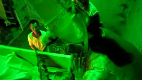 Malaezienii scapa de ghinion dormind in sicriu