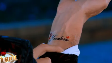 „Burlacul” Andrei Andrei îşi tatuează numele unei concurente