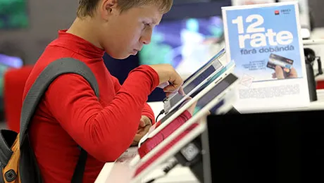 De anul viitor, elevii din clasele primare vor învăța după tablete