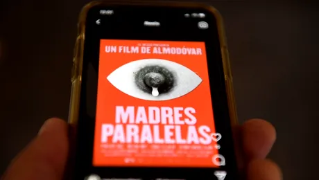 Instagram își cere scuze pentru cenzurarea afișului filmului lui Almodovar