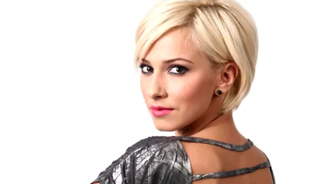 Dana Rogoz îşi subţiază talia în paşi de step