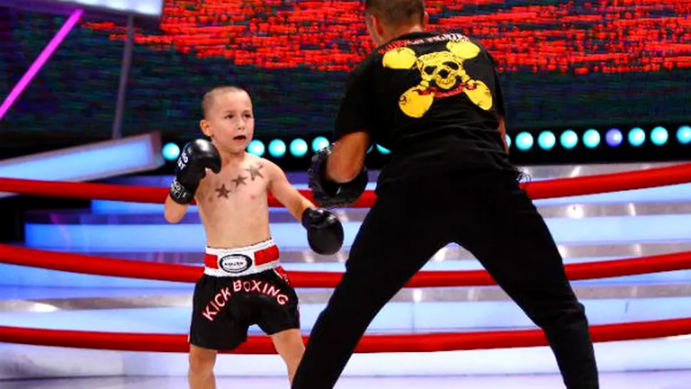 El e singurul român care face performanţă în kickboxing!  Are 5 ani - FOTO