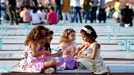 Un celebru cântăreț britanic, condamnat la 16 ani de închisoare pentru pedofilie