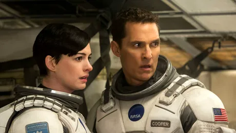 Matthew McConaughey şi Anne Hathaway în rolurile principale în ,,Interstellar: Călătorind prin Univers”