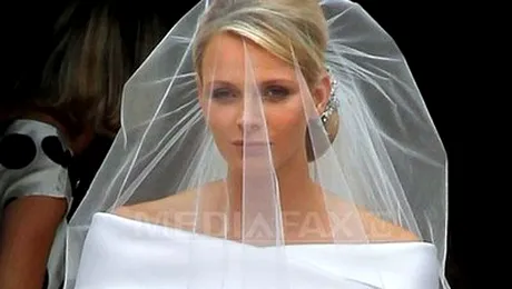 Rochia principesei Charlene de Monaco, decorata cu mii de cristale Swarovski si perle