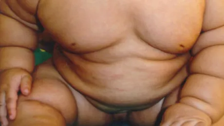 Un bebelus chinez cantareste la 10 luni cat un copil la 6 ani!