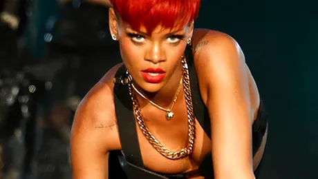 Rihanna este „putin masochista in dormitor”