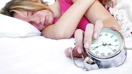 Află care este legătura între ceasul deșteptător și kilogramele în plus