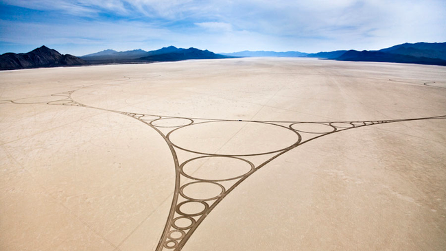 Cerc desenat in nisip