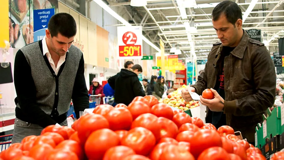 Şerban Huidu a făcut cumpărături pentru bătrâni